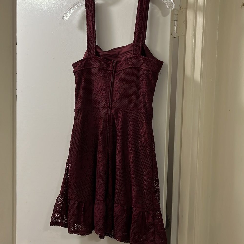 Floral Lace Dress. - Picture 5 of 10